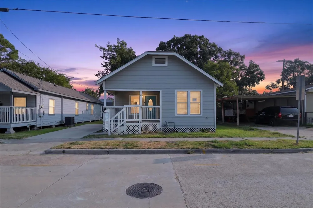 320 E Murrill Street Baytown, TX 77520