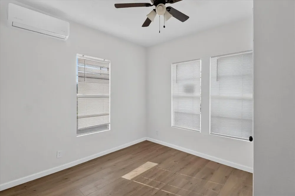 320 E Murrill Street Baytown, TX 77520