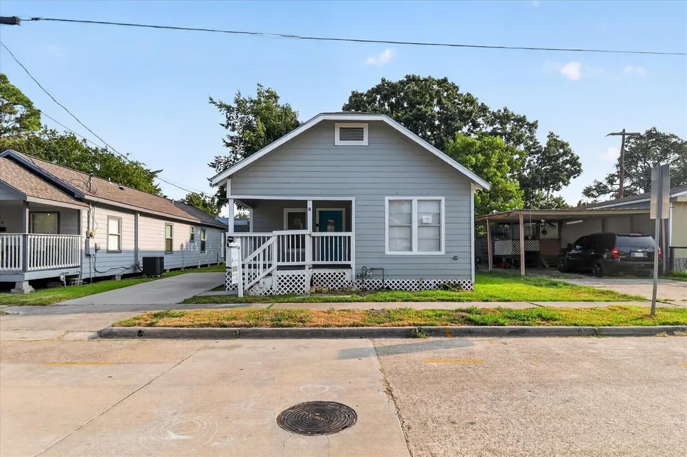 320 E Murrill Street Baytown, TX 77520