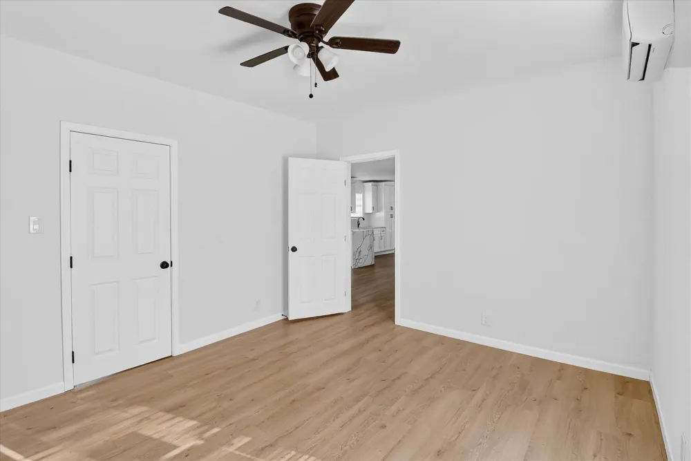 320 E Murrill Street Baytown, TX 77520