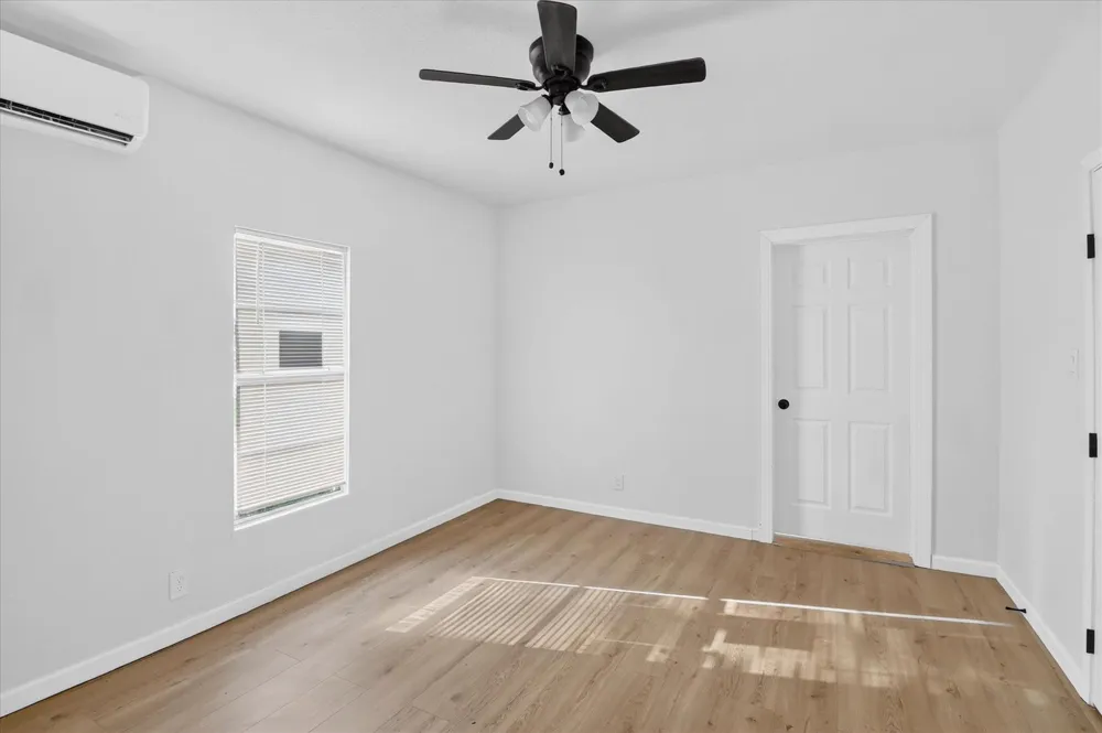 320 E Murrill Street Baytown, TX 77520