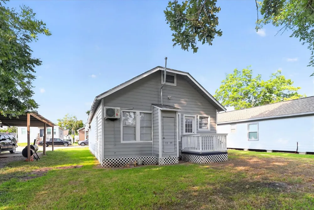 320 E Murrill Street Baytown, TX 77520