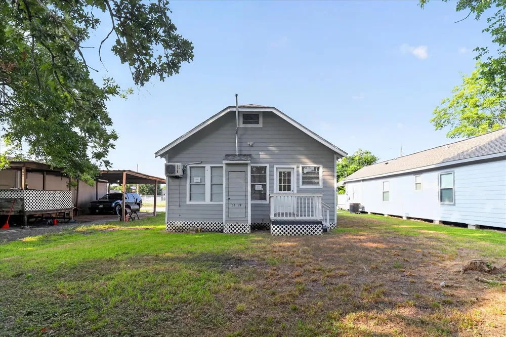 320 E Murrill Street Baytown, TX 77520