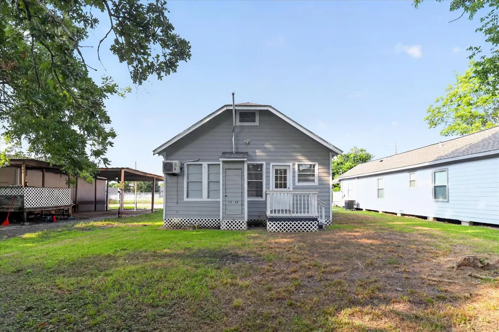 320 E Murrill Street Baytown, TX 77520