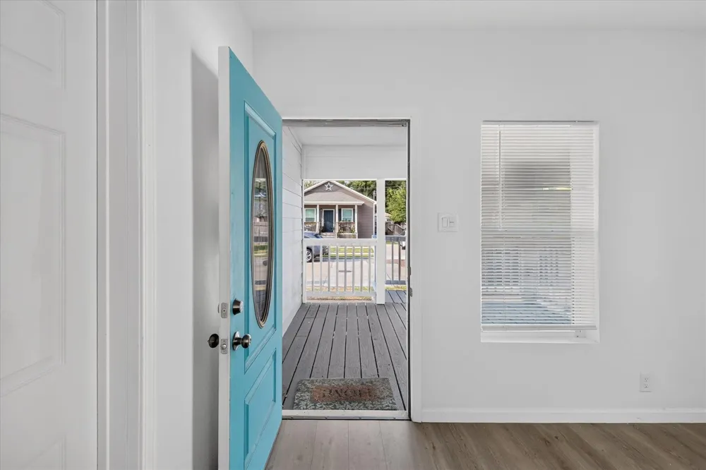 320 E Murrill Street Baytown, TX 77520