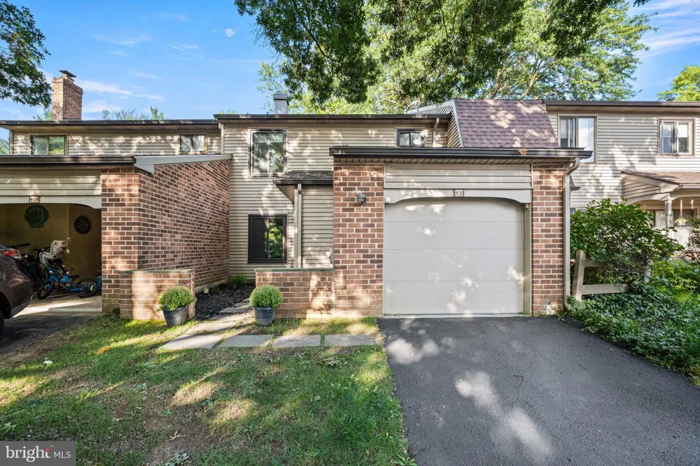 402 DANOR COURT Chesterbrook, PA 19087