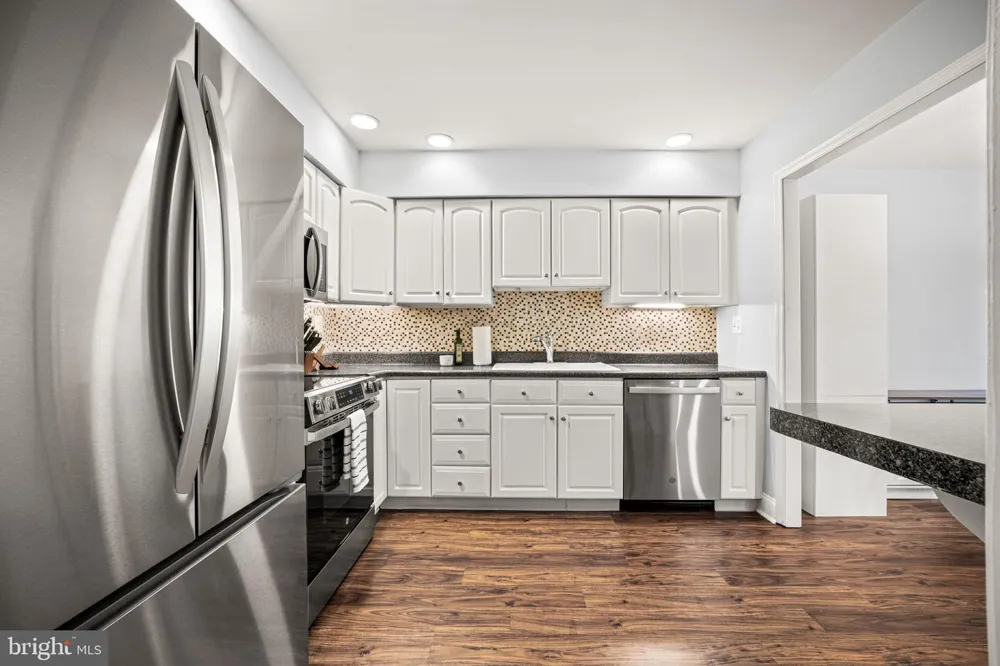 402 DANOR COURT Chesterbrook, PA 19087