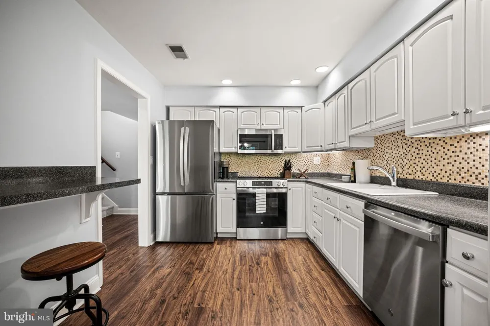 402 DANOR COURT Chesterbrook, PA 19087