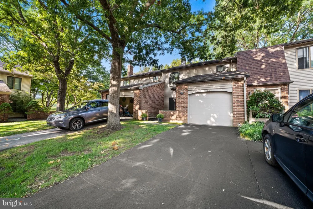 402 DANOR COURT Chesterbrook, PA 19087