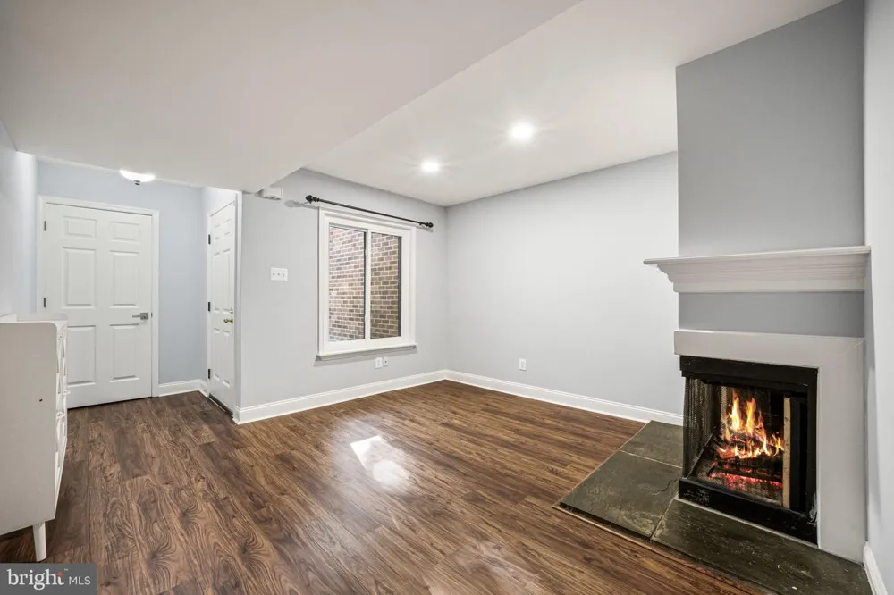 402 DANOR COURT Chesterbrook, PA 19087