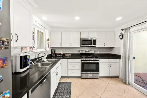 1183 Mountain Gate