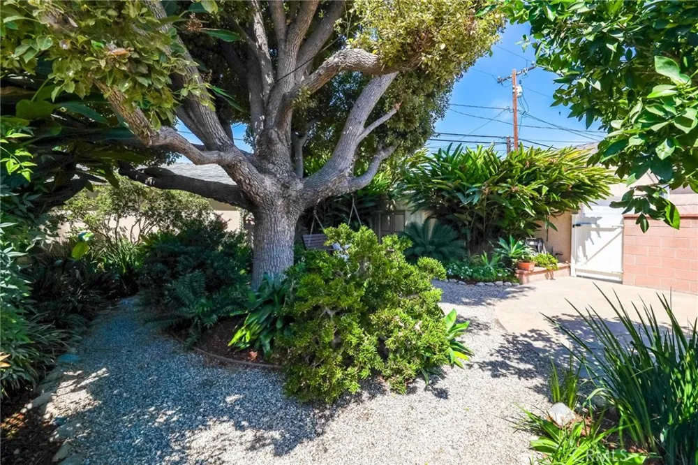 3929 Karen avenue Long Beach, CA 90808