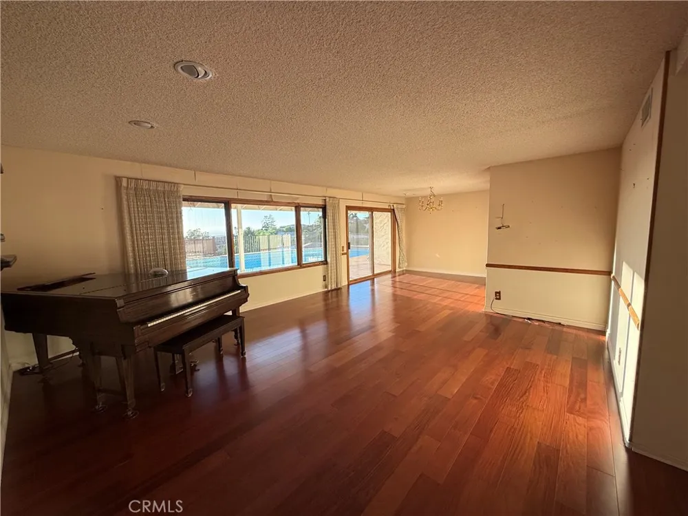 1355 Harmony Court Thousand Oaks, CA 91362