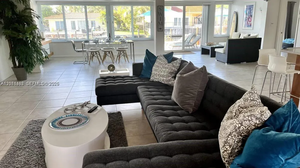 2424 SE 9th St #2424 Pompano Beach, FL 33062