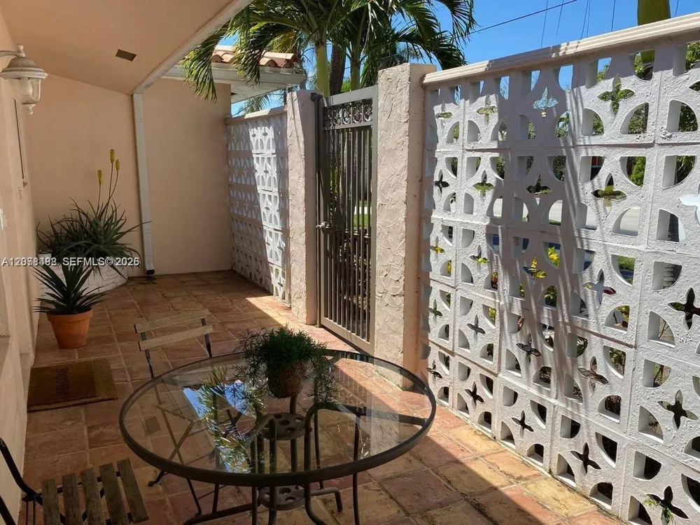 2424 SE 9th St #2424 Pompano Beach, FL 33062