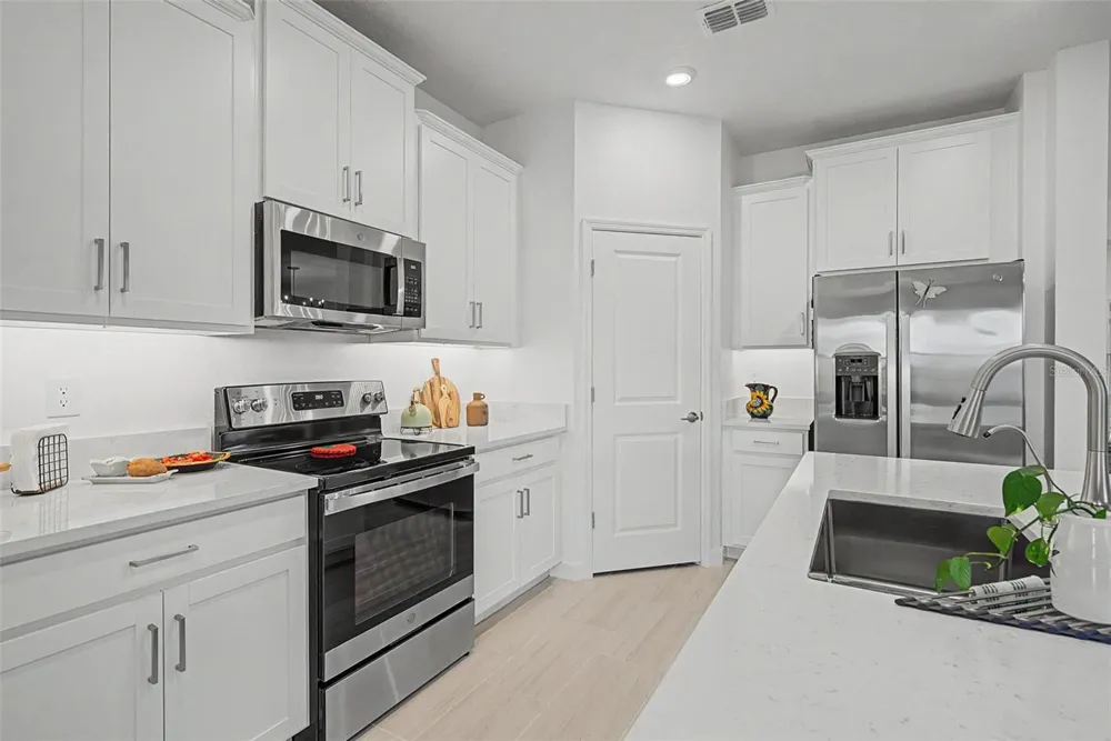 10499 GABLE DIG LOOP San Antonio, FL 33576