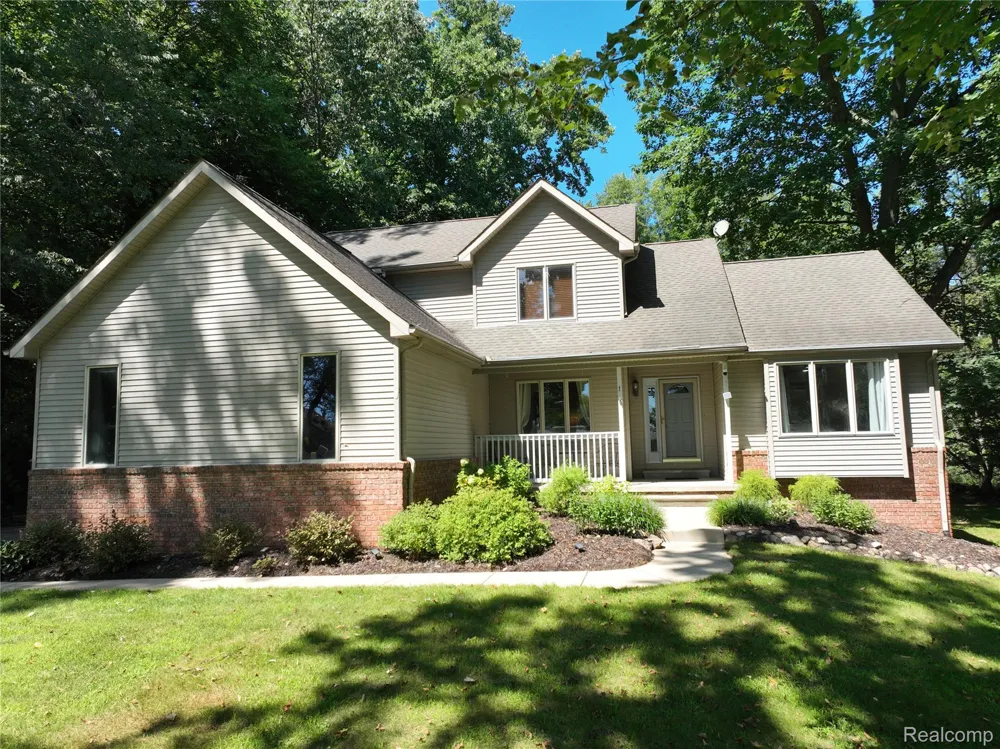 5307 Edgelake Drive Hamburg Township, MI 48169