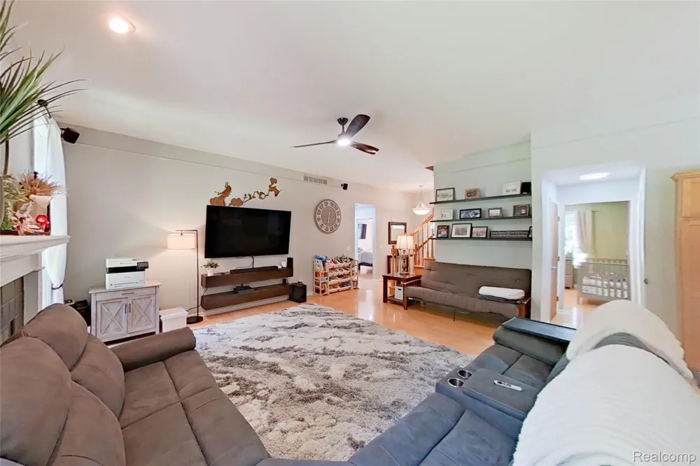 5307 Edgelake Drive Hamburg Township, MI 48169
