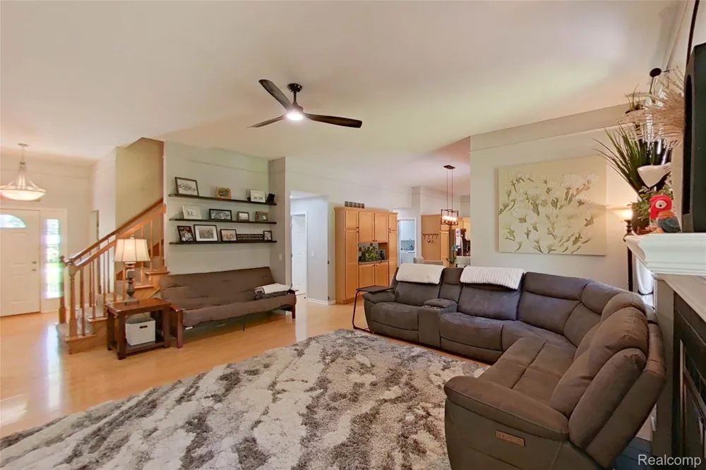 5307 Edgelake Drive Hamburg Township, MI 48169