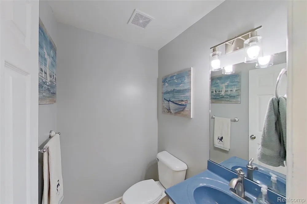 5307 Edgelake Drive Hamburg Township, MI 48169