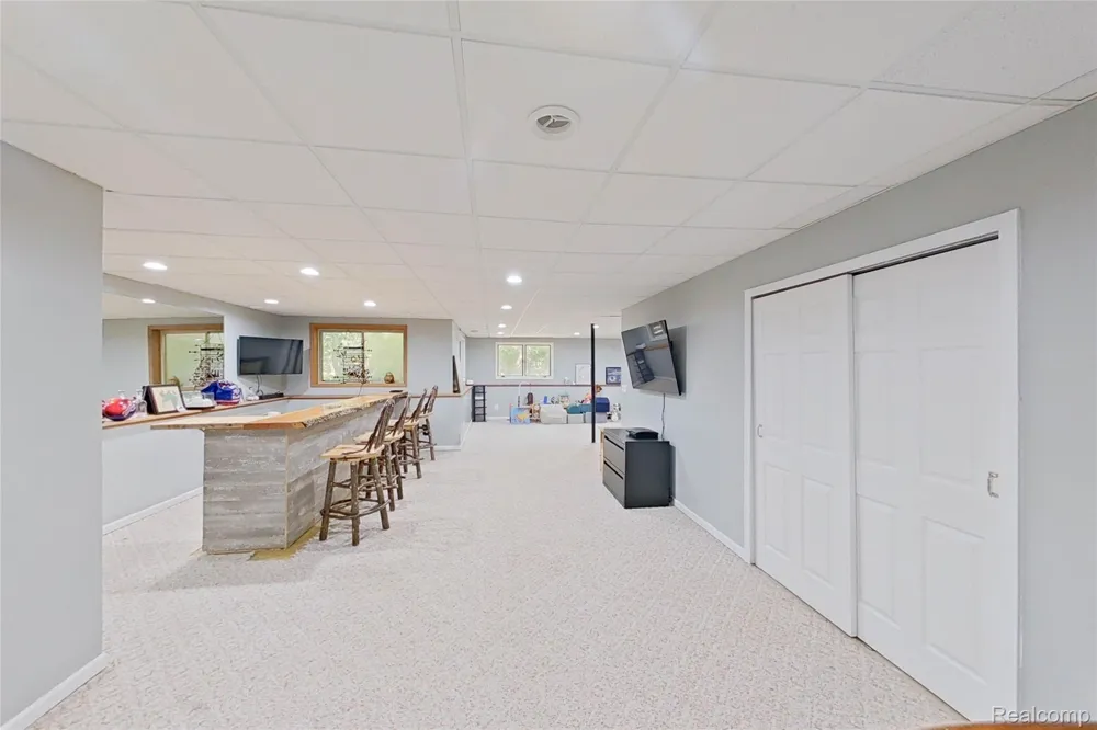 5307 Edgelake Drive Hamburg Township, MI 48169