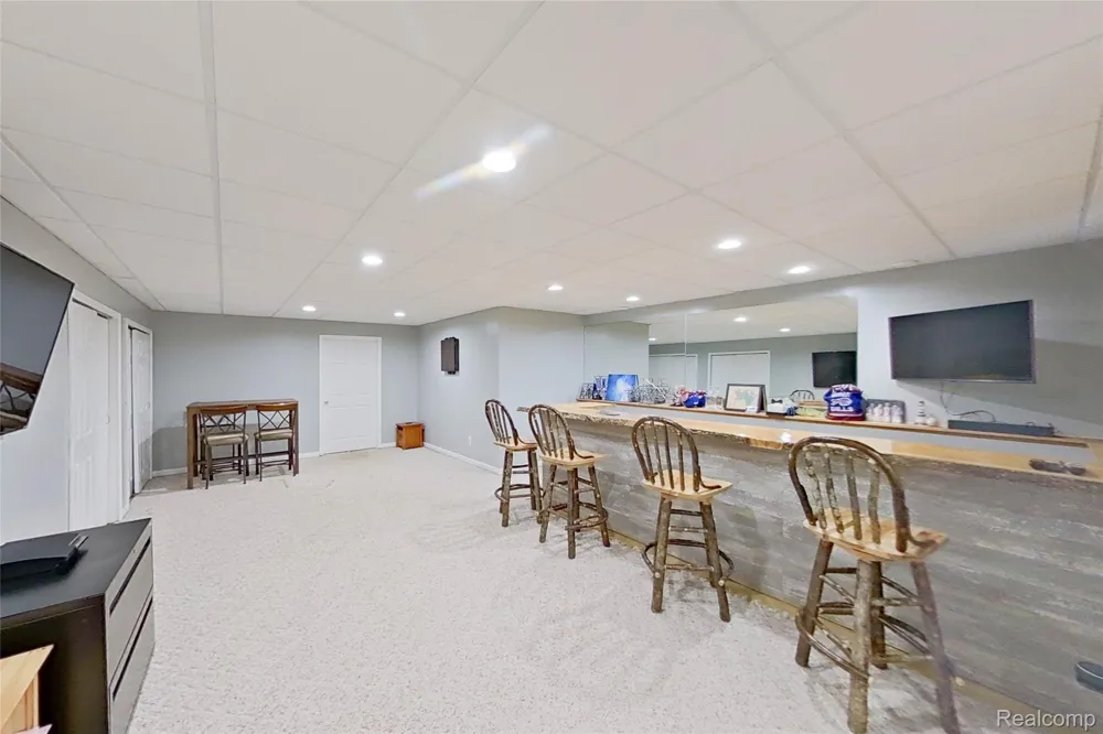 5307 Edgelake Drive Hamburg Township, MI 48169