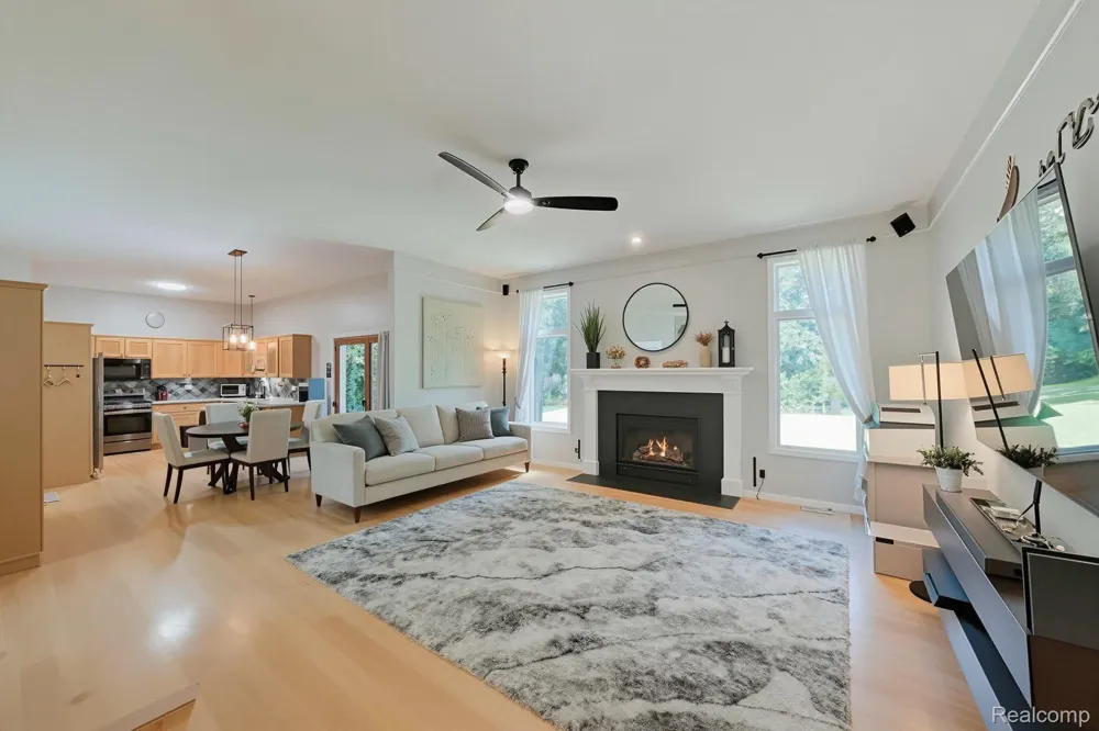 5307 Edgelake Drive Hamburg Township, MI 48169