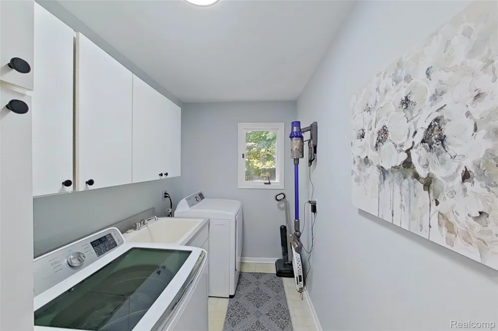 5307 Edgelake Drive Hamburg Township, MI 48169