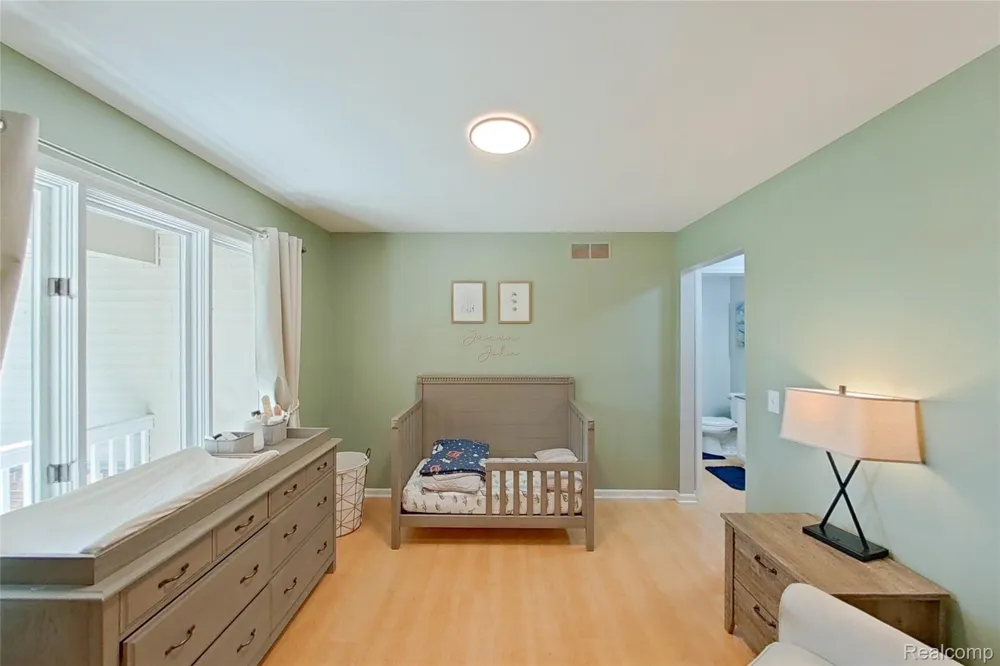 5307 Edgelake Drive Hamburg Township, MI 48169