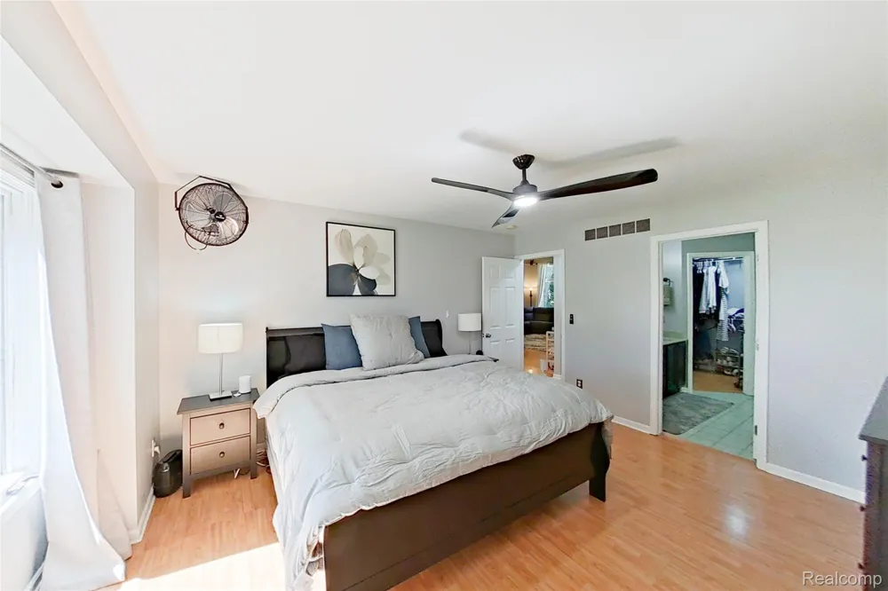 5307 Edgelake Drive Hamburg Township, MI 48169