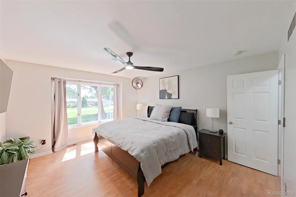 5307 Edgelake Drive Hamburg Township, MI 48169