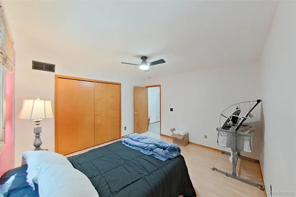 5307 Edgelake Drive Hamburg Township, MI 48169