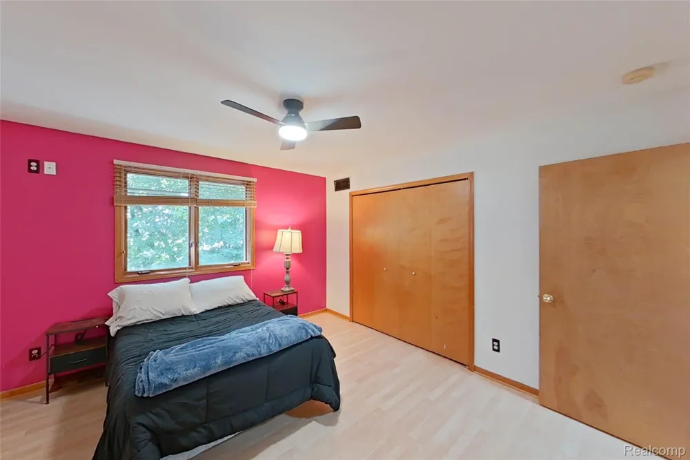5307 Edgelake Drive Hamburg Township, MI 48169