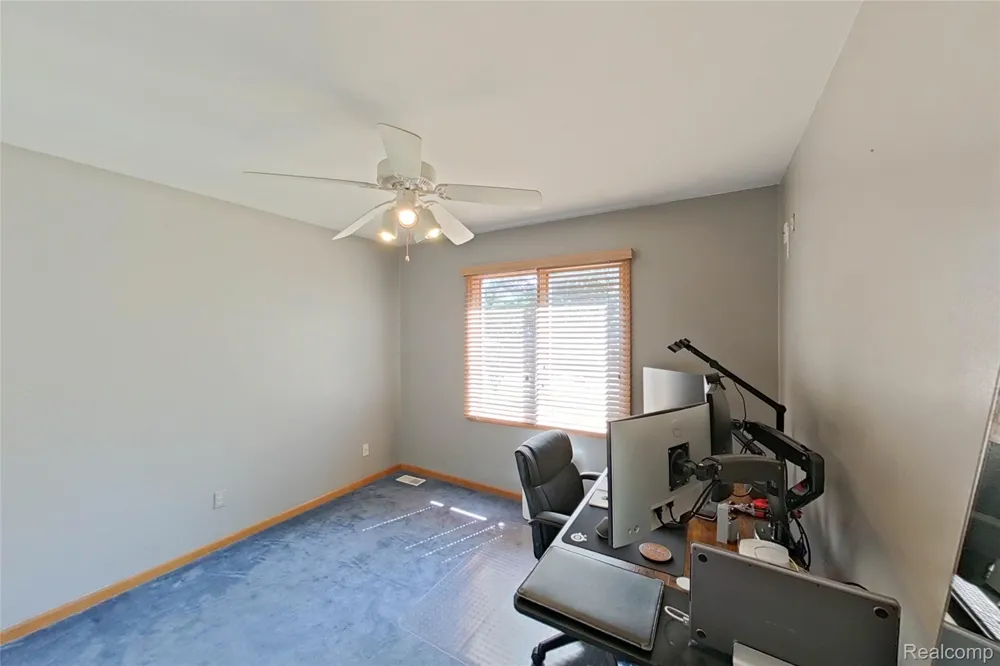 5307 Edgelake Drive Hamburg Township, MI 48169