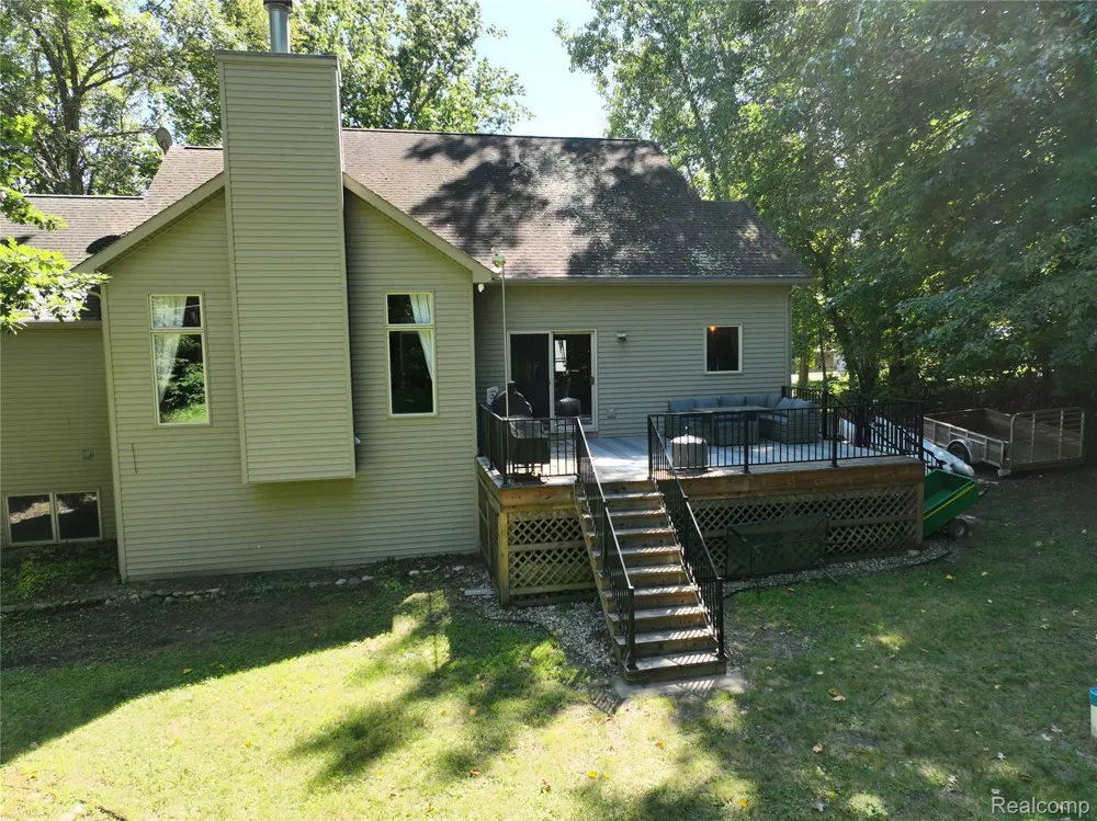 5307 Edgelake Drive Hamburg Township, MI 48169