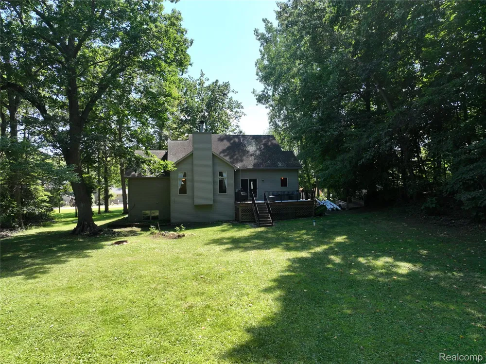 5307 Edgelake Drive Hamburg Township, MI 48169