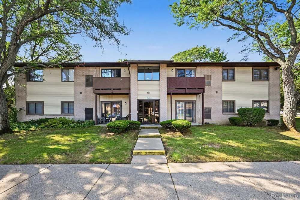 7494 Manor Circle #104 Westland City, MI 48185