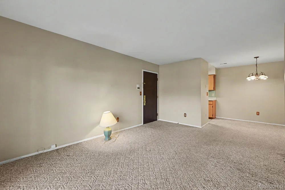 7494 Manor Circle #104 Westland City, MI 48185