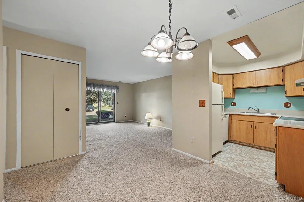 7494 Manor Circle #104 Westland City, MI 48185