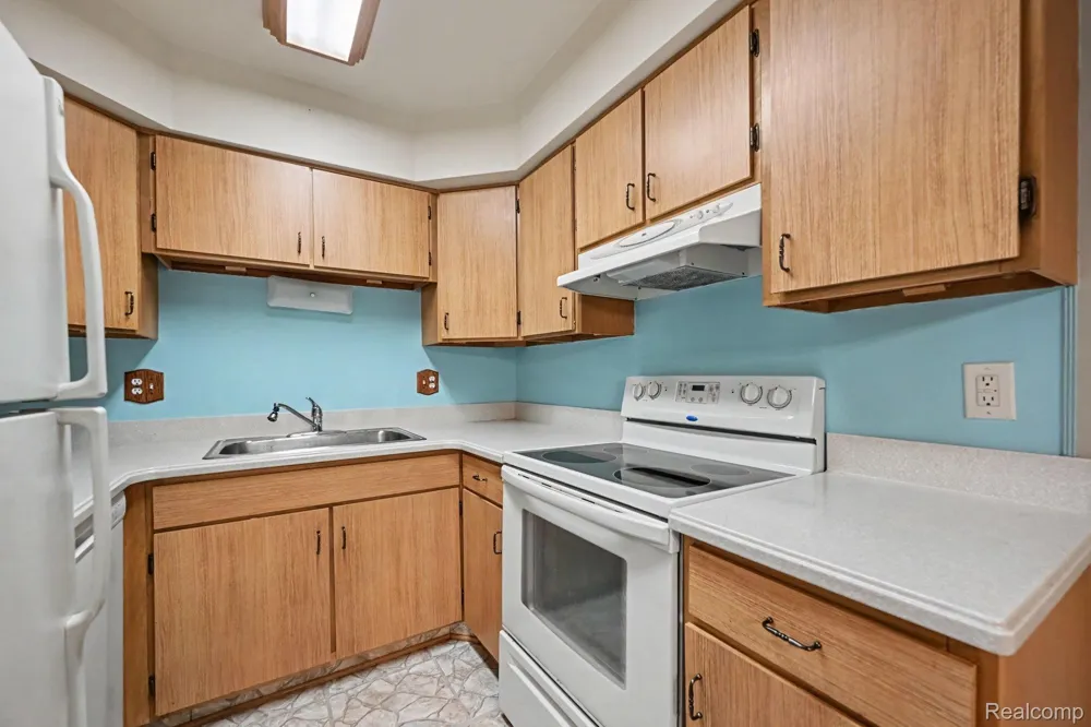 7494 Manor Circle #104 Westland City, MI 48185
