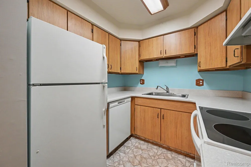 7494 Manor Circle #104 Westland City, MI 48185