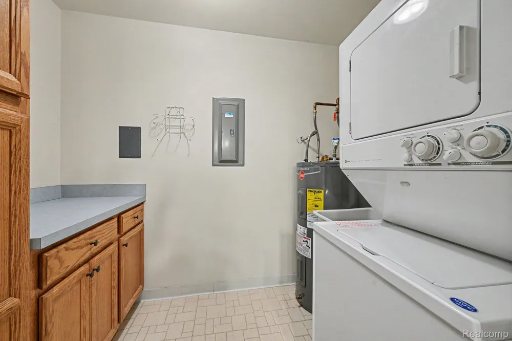 7494 Manor Circle #104 Westland City, MI 48185