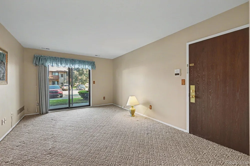 7494 Manor Circle #104 Westland City, MI 48185