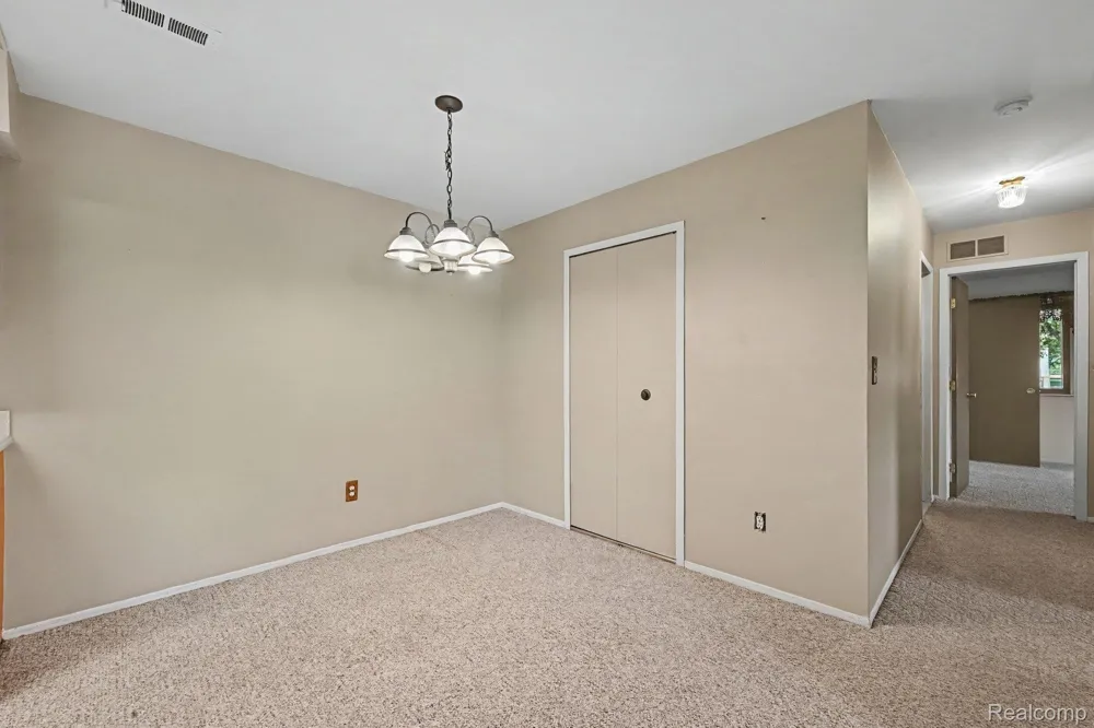 7494 Manor Circle #104 Westland City, MI 48185