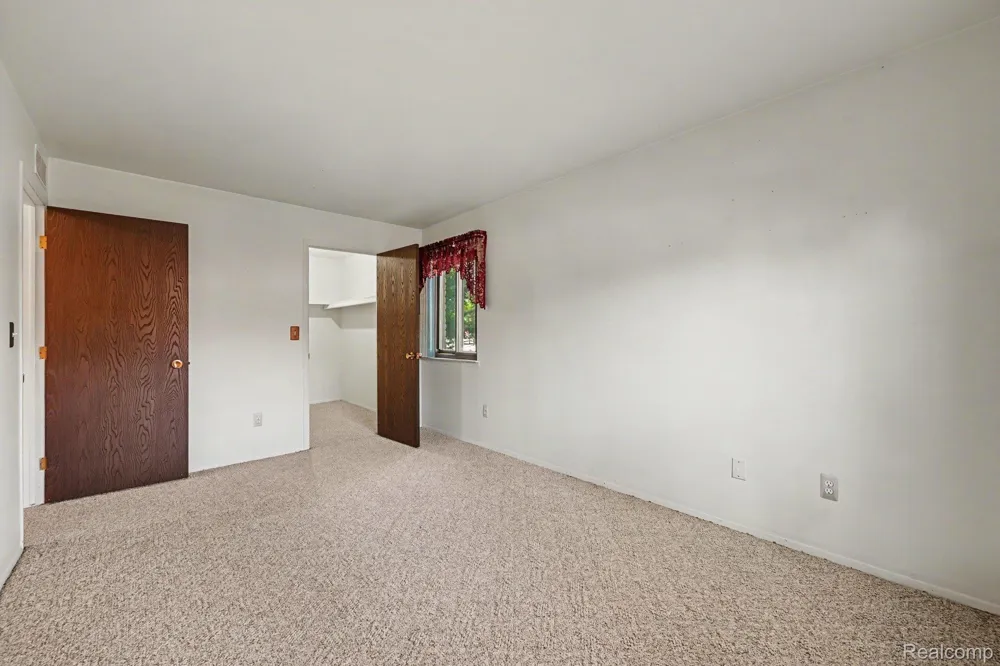 7494 Manor Circle #104 Westland City, MI 48185