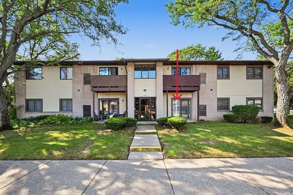 7494 Manor Circle #104 Westland City, MI 48185