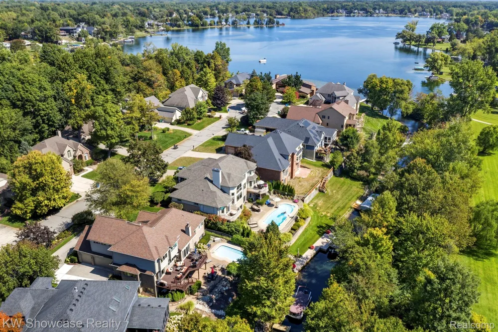 1539 Wandrei Court Commerce Charter Township, MI 48382