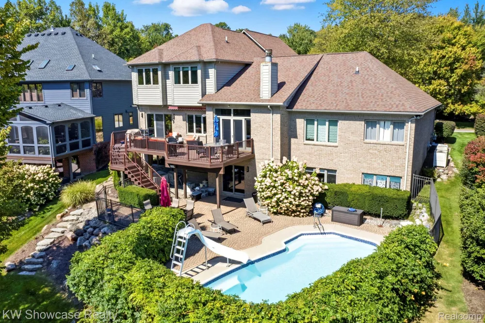 1539 Wandrei Court Commerce Charter Township, MI 48382