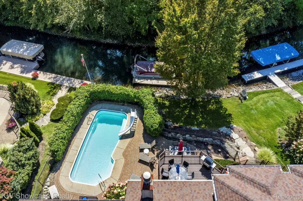 1539 Wandrei Court Commerce Charter Township, MI 48382