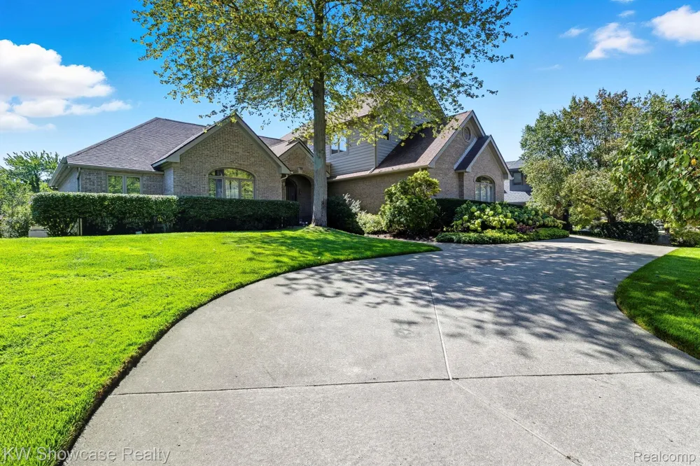 1539 Wandrei Court Commerce Charter Township, MI 48382
